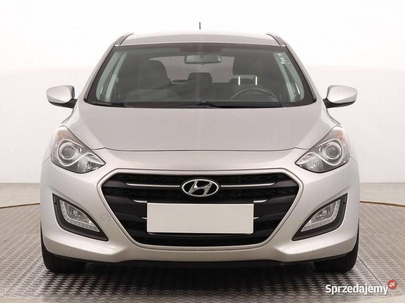 Używany Hyundai i30 90 KM (66 kW) 2015 Srebrny Kombi