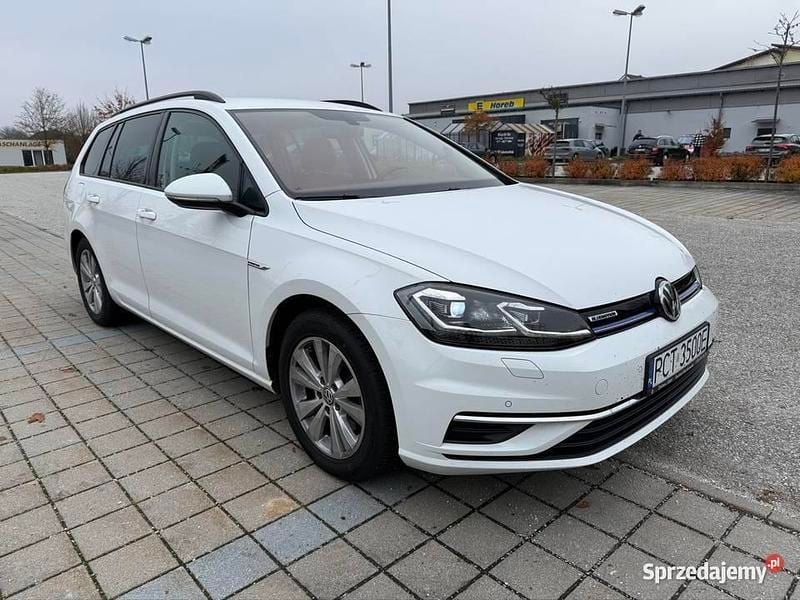 Biały Używany 2018 VW Golf VII Kombi | 58 000 zł (Uczciwa cena) - Obraz 1/4