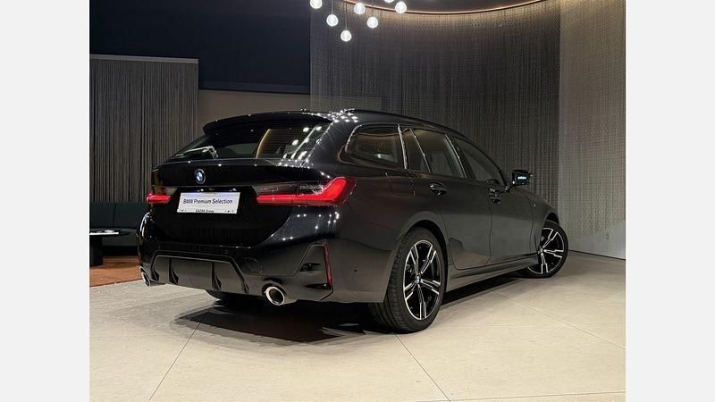 Używany BMW 320 Comfort Edition 190 KM (139 kW) 2022 Czarny szafir metalizowany Kombi
