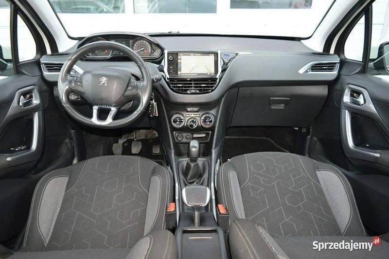 Biały (metalik, perła) Używany 2016 Peugeot 2008 SUV | 27 900 zł (Uczciwa cena) - Obraz 1/4