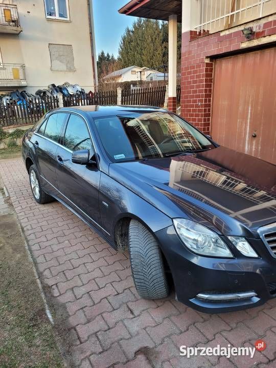 Używany Mercedes E350 2011 Granatowy Sedan/Limuzyna