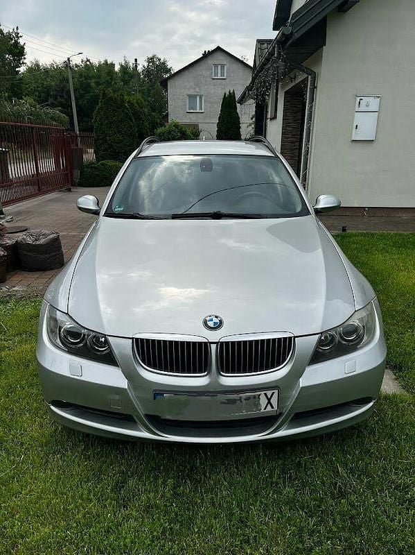 Srebrny Używany 2006 BMW 318 Kombi | 9700 zł (Uczciwa cena) - Obraz 1/4