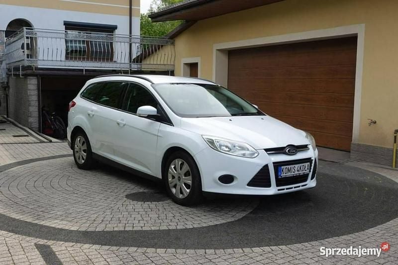 Używany Ford Focus 95 KM (69 kW) 2012 Biały Kombi