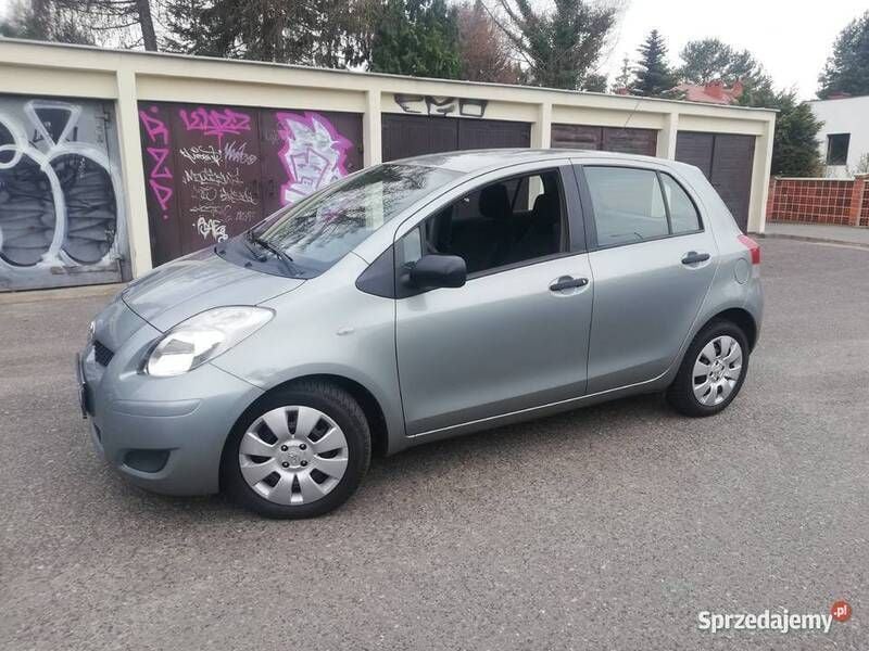 Szary Używany 2009 Toyota Yaris Hatchback | 12 600 zł (Dobra cena) - Obraz 1/4
