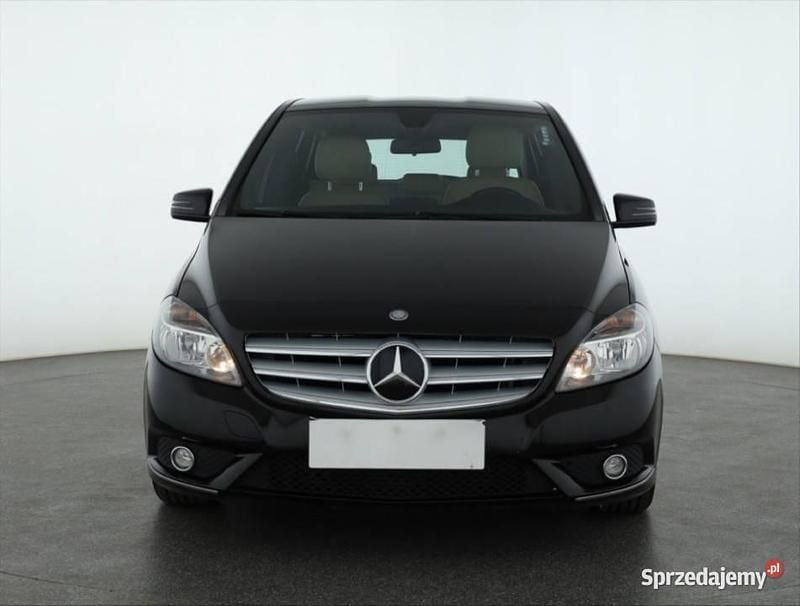 Używany Mercedes B180 122 KM (89 kW) 2012 Czarny Minivan
