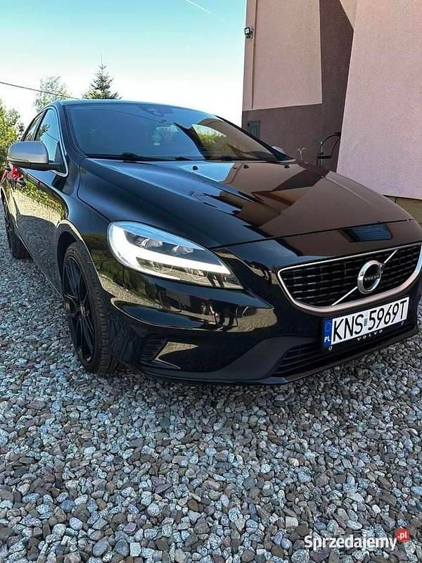 Czarny Używany 2017 Volvo V40 R-Design Hatchback | 58 000 zł (Drogi) - Obraz 1/4