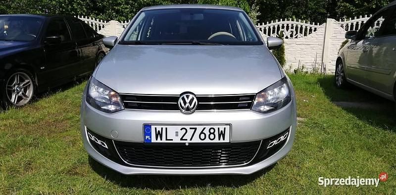 Srebrny Używany 2012 VW Polo Sedan/Limuzyna | 19 000 zł (Uczciwa cena) - Obraz 1/4