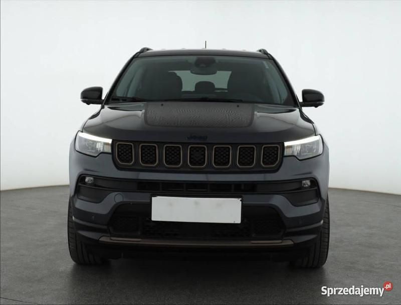 Szary Używany 2022 Jeep Compass SUV | 105 999 zł (Uczciwa cena) - Obraz 1/4