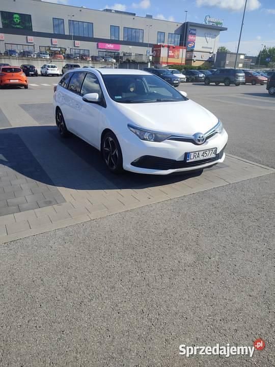 Używany 2017 Toyota Auris | 28 300 zł - Obraz 1/4