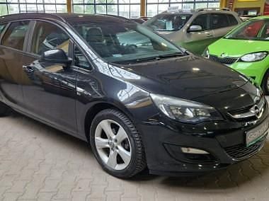 Czarny Używany 2012 Opel Astra Kombi | 23 900 zł (Uczciwa cena) - Obraz 1/4
