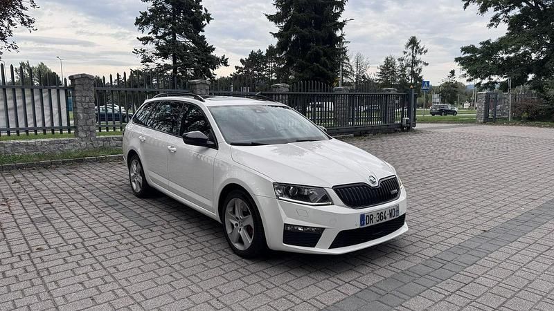 Biały (metalik) Używany 2015 Skoda Octavia Kombi | 60 900 zł (Uczciwa cena) - Obraz 1/4