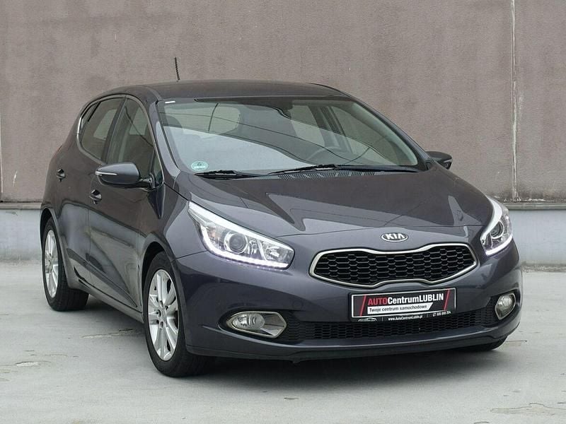 Szary (metalik) Używany 2012 Kia Ceed Hatchback | 29 500 zł (Uczciwa cena) - Obraz 1/4