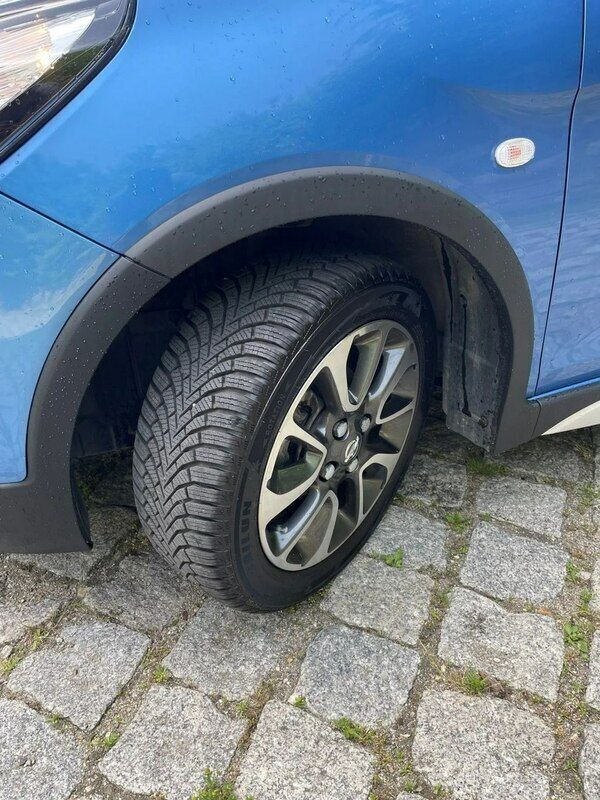 Używany Opel Karl 75 KM (55 kW) 2017 Niebieski (metalik) Hatchback