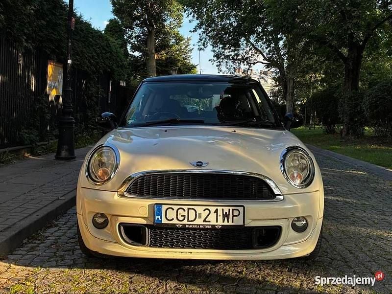 Biały Używany 2010 Mini Cooper D Hatchback | 8000 zł - Obraz 1/4
