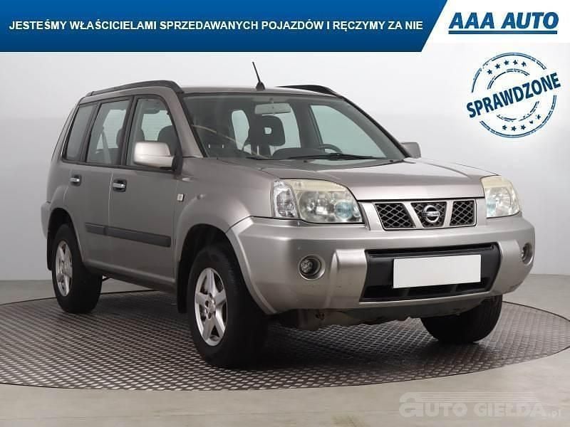 Srebrny Używany 2005 Nissan X-Trail SUV | 10 999 zł (Dobra cena) - Obraz 1/4