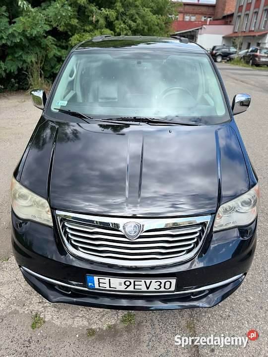 Używany 2012 Lancia Voyager Platinum Minivan | 44 000 zł - Obraz 1/4