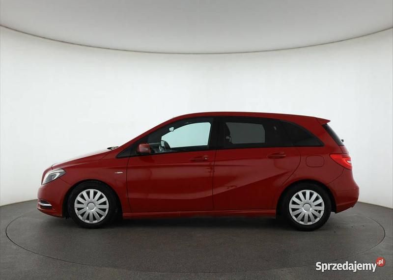 Używany Mercedes B200 2012 Czerwony Minivan