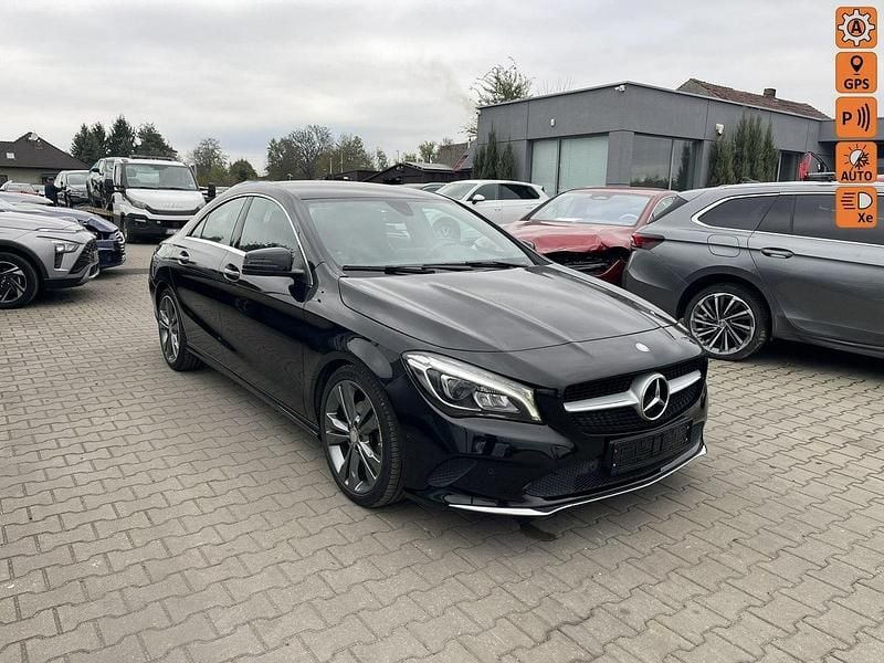 Czarny Używany 2016 Mercedes CLA200 Urban Sedan/Limuzyna | 49 900 zł - Obraz 1/4