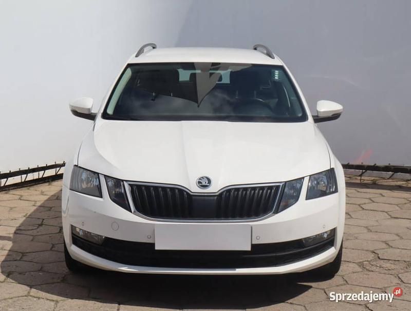 Biały Używany 2017 Skoda Octavia Kombi | 44 999 zł (Uczciwa cena) - Obraz 1/4