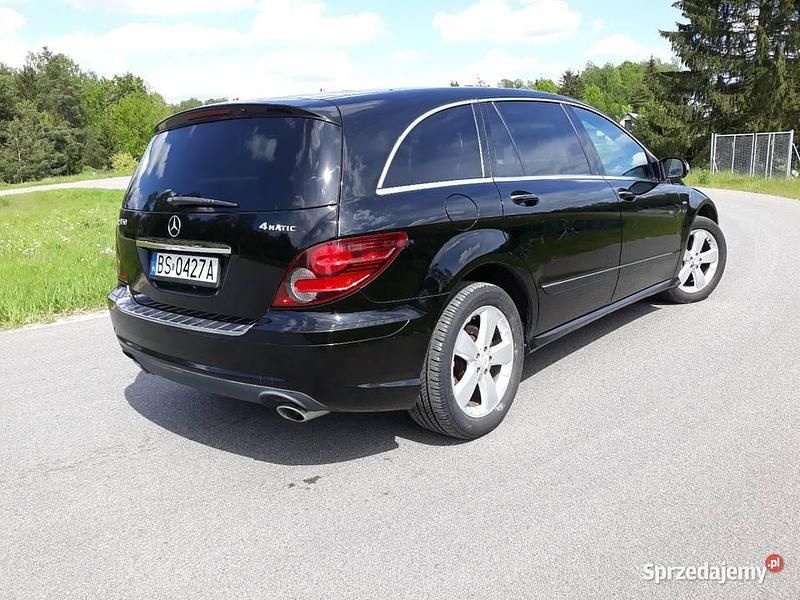 Czarny Używany 2010 Mercedes R350 Minivan | 34 000 zł - Obraz 1/4