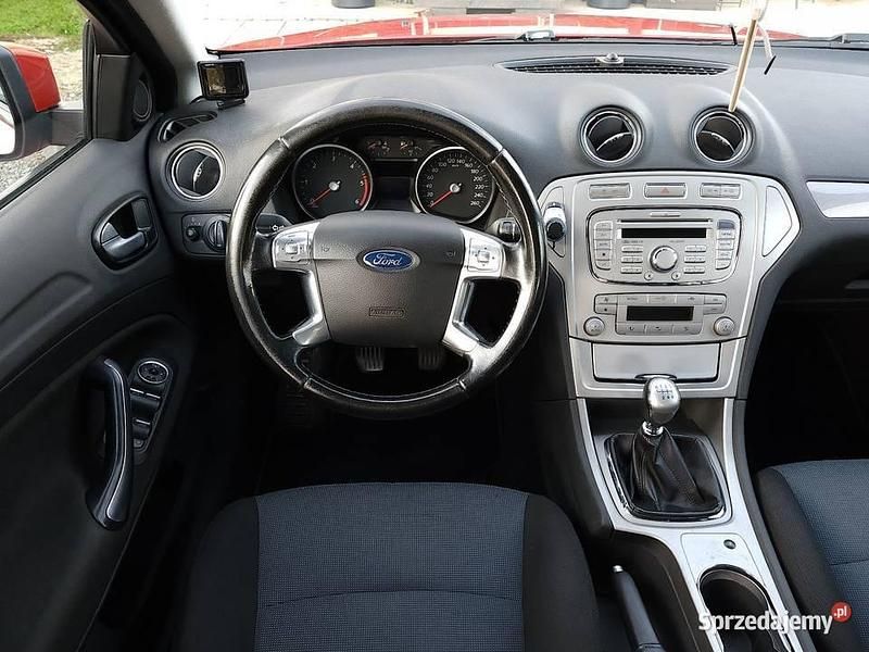 Używany Ford Mondeo 2008 Czerwony Hatchback