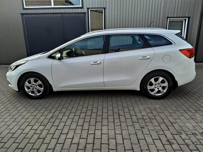 Używany Kia Ceed 135 KM (99 kW) 2013 Biały Hatchback