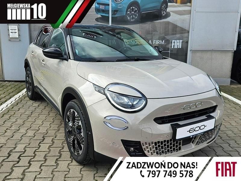 Beżowy (metalik) Nowe 2025 Fiat 600 Sedan/Limuzyna | 110 000 zł (Dobra cena) - Obraz 1/4