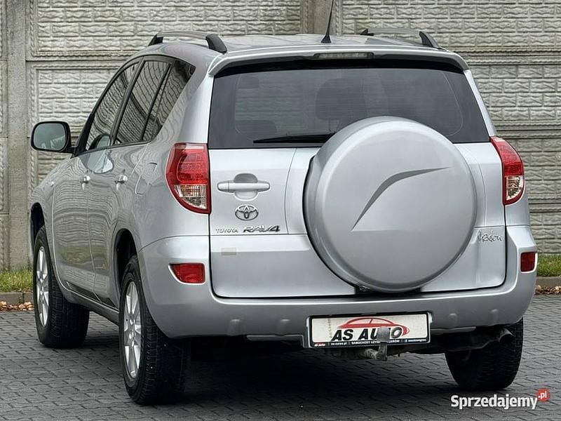 Używany Toyota RAV4 Executive 136 KM (100 kW) 2006 Srebrny SUV