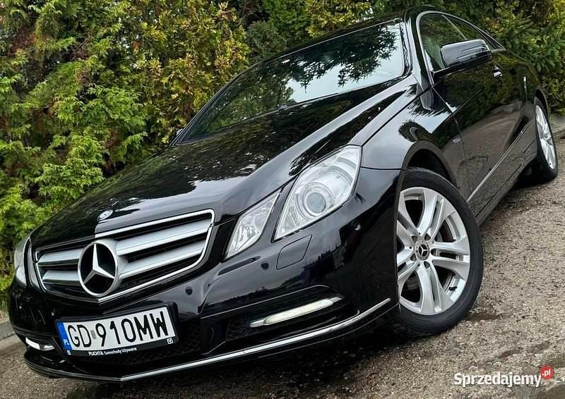 Używany Mercedes E250 2012 Czarny Coupe