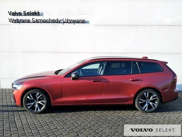 Używany Volvo V60 197 KM (144 kW) 2025 Czerwony Kombi