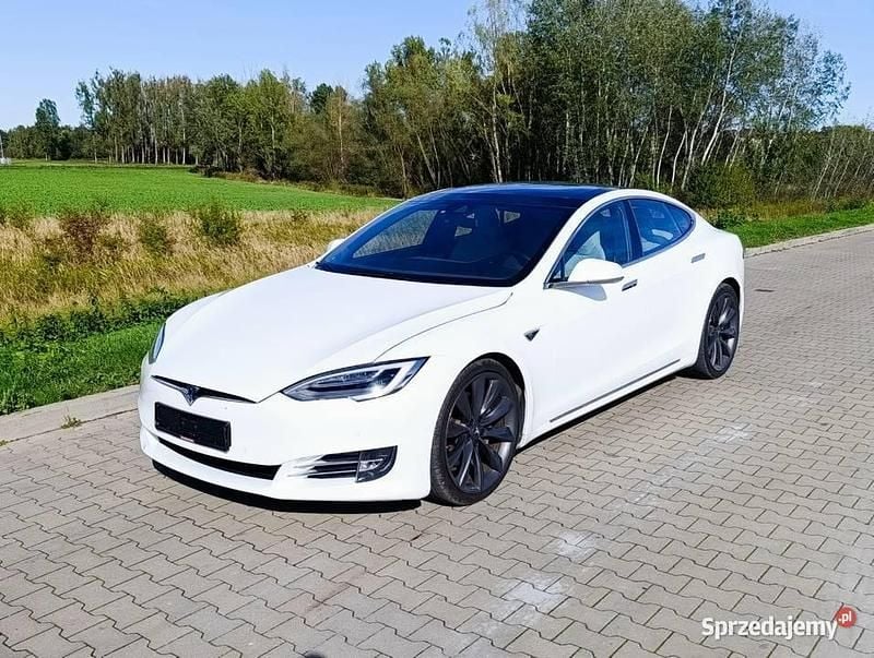 Czarny Używany 2016 Tesla Model S Hatchback | 121 000 zł - Obraz 1/4