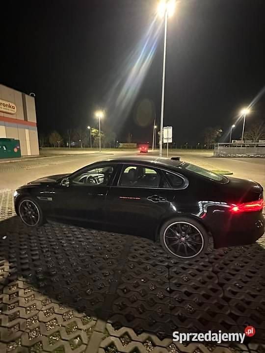 Używany Jaguar XF 180 KM (132 kW) 2018 Czarny Sedan/Limuzyna