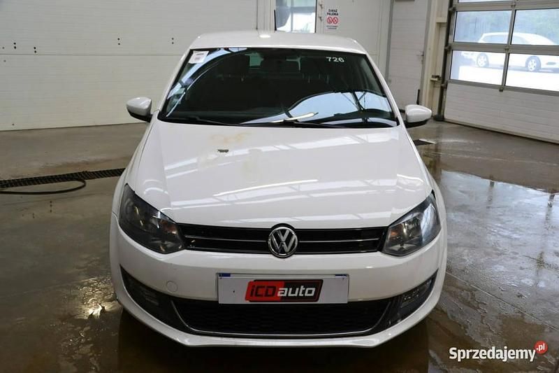 Biały Używany 2013 VW Polo Life Hatchback | 10 200 zł - Obraz 1/4