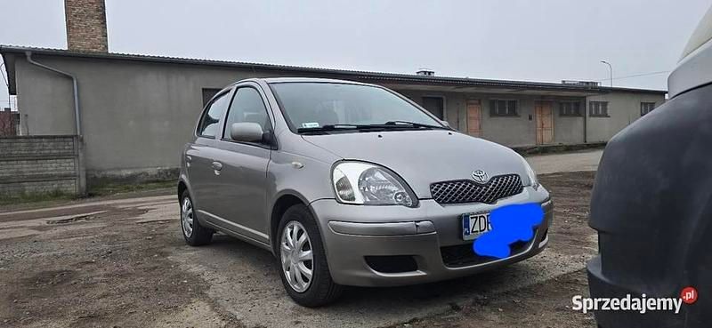 Srebrny Używany 2004 Toyota Yaris Sedan/Limuzyna | 5499 zł (Uczciwa cena) - Obraz 1/4