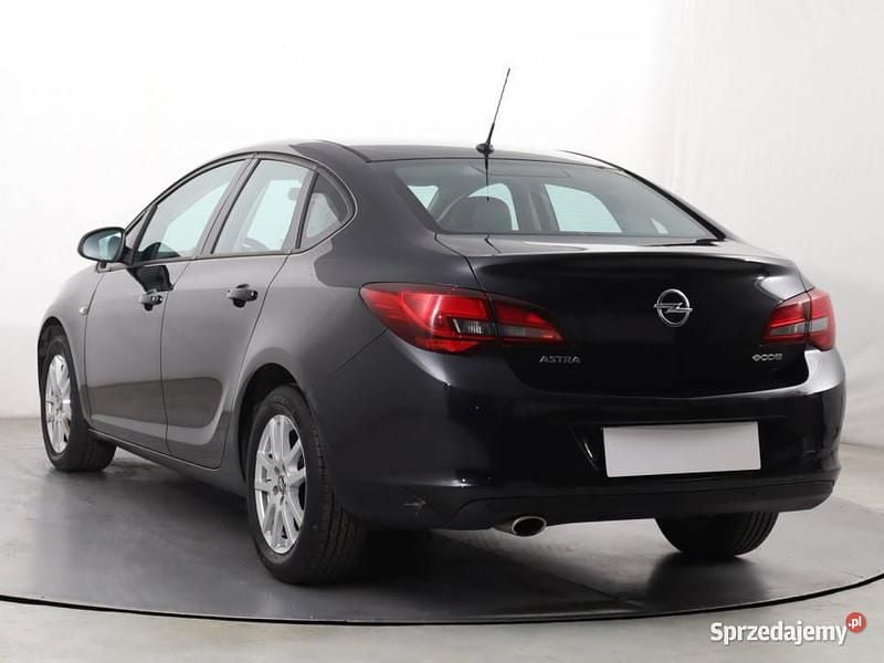 Używany Opel Astra 140 KM (102 kW) 2015 Czarny Sedan/Limuzyna