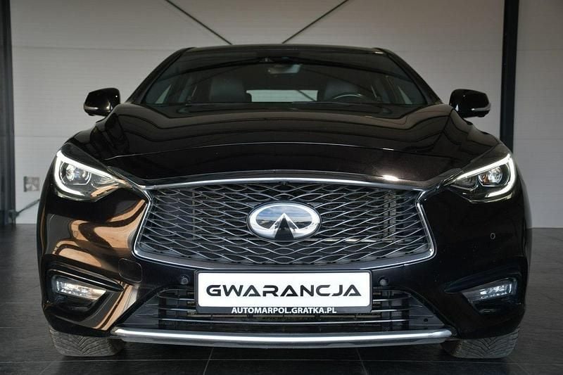 Używany Infiniti Q30 156 KM (114 kW) 2017 Czarny (metalik, perła) Hatchback