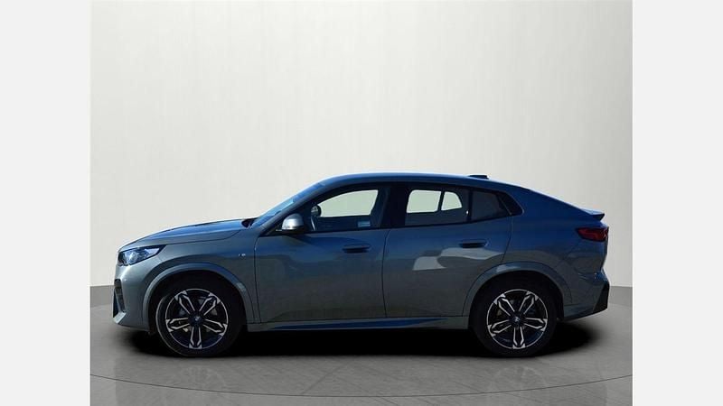 Używany BMW X2 Luxury Line 150 KM (110 kW) 2025 Szary skyscraper metalizowany SUV