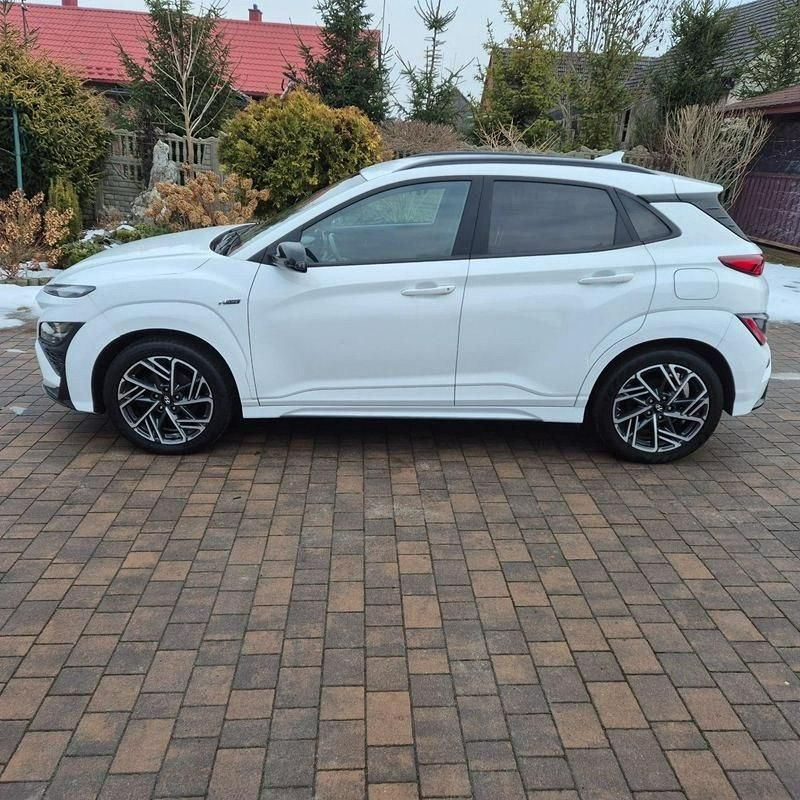 Używany Hyundai Kona 120 KM (88 kW) 2022 Biały SUV