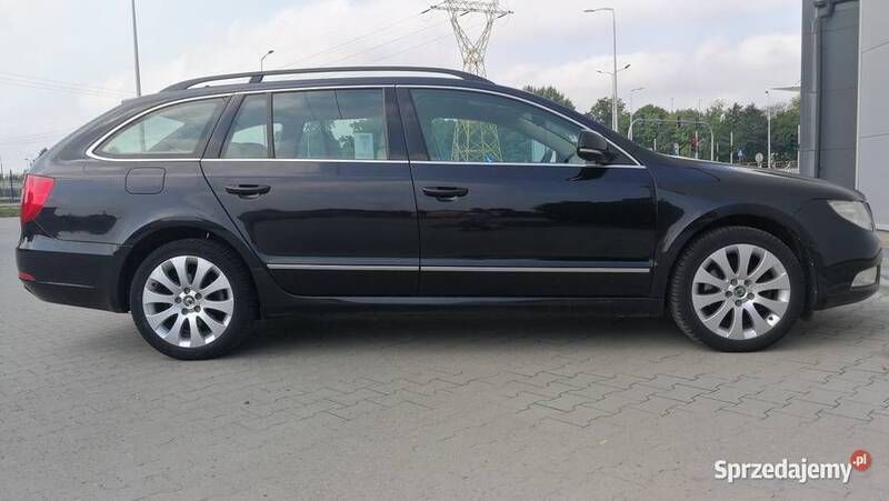 Czarny Używany 2010 Skoda Superb Elegance Kombi | 32 500 zł (Dość drogi) - Obraz 1/4