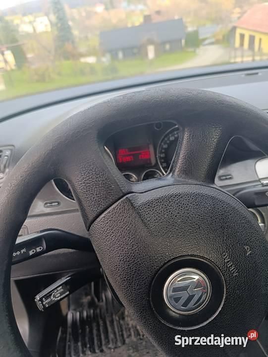 Szary Używany 2005 VW Passat Sedan/Limuzyna | 8500 zł (Uczciwa cena) - Obraz 1/4