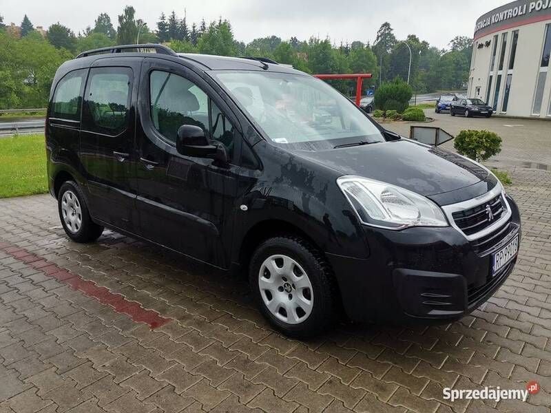 Czarny Używany 2015 Peugeot Partner Van | 35 000 zł - Obraz 1/4