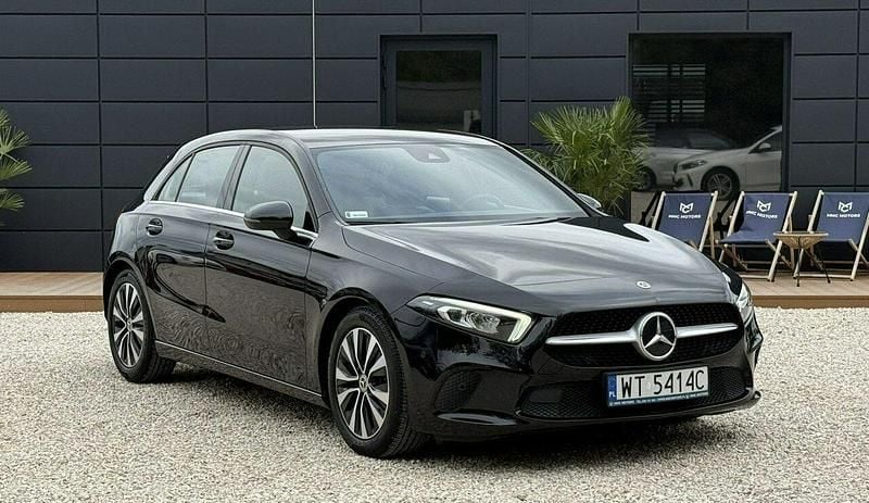 Czarny Używany 2020 Mercedes A180 Style Hatchback | 95 800 zł (Uczciwa cena) - Obraz 1/3