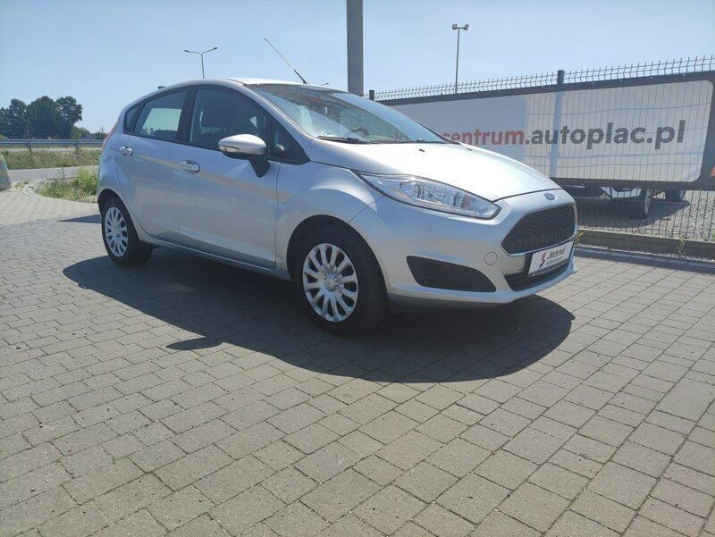 Srebrny (metalik) Używany 2016 Ford Fiesta Hatchback | 26 800 zł (Uczciwa cena) - Obraz 1/4