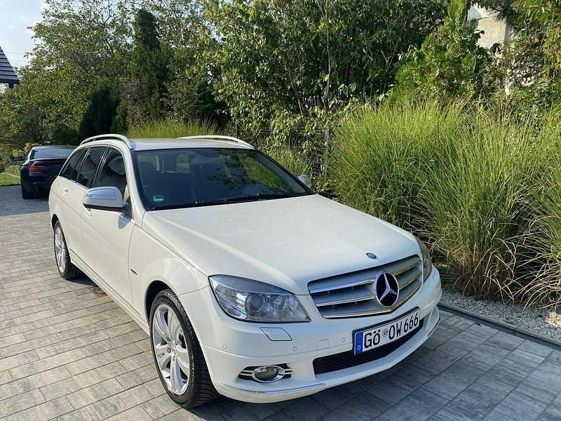 Biały Używany 2008 Mercedes C180 Kombi | 28 900 zł (Uczciwa cena) - Obraz 1/4