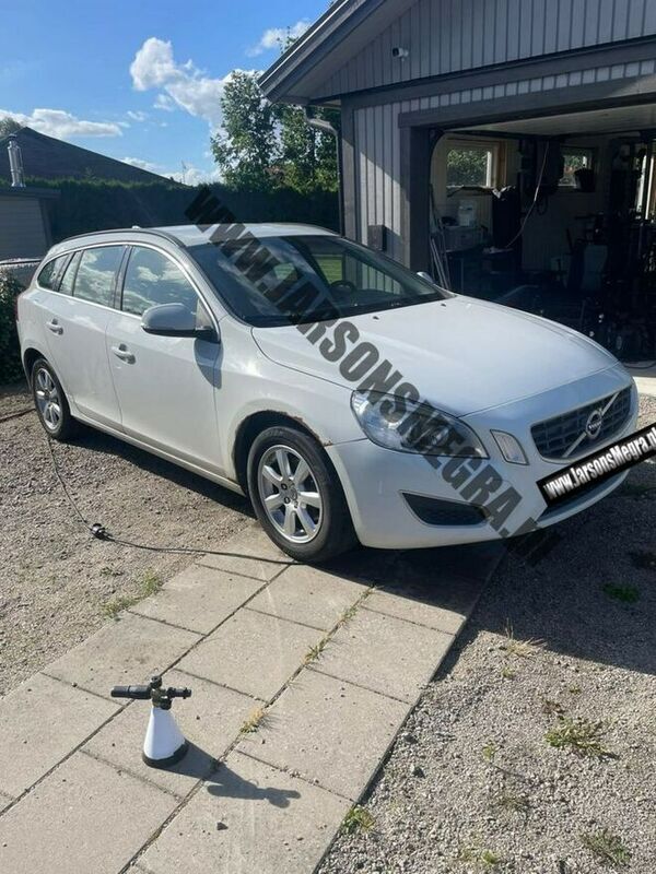 Biały Używany 2011 Volvo V60 Kombi | 24 600 zł (Uczciwa cena) - Obraz 1/4