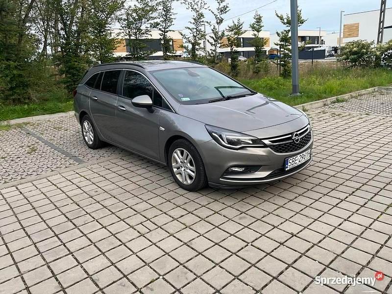 Beżowy Używany 2017 Opel Astra Kombi | 38 900 zł (Uczciwa cena) - Obraz 1/4