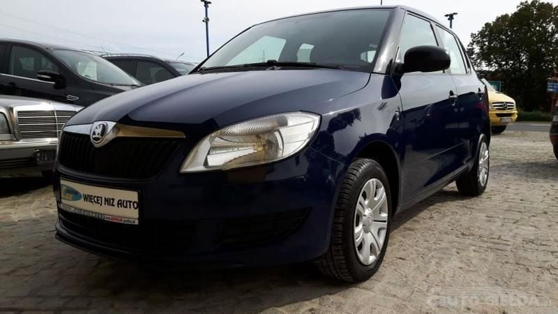 Używany Skoda Fabia 90 KM (66 kW) 2013 Granatowy metalik Hatchback