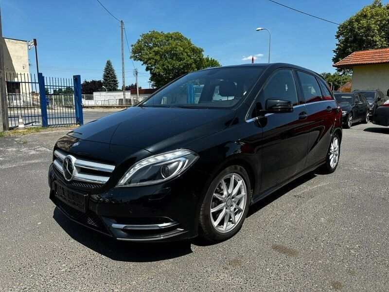 Czarny Używany 2013 Mercedes B180 Minivan | 31 900 zł (Super Cena) - Obraz 1/4