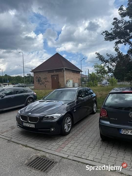Czarny Używany 2013 BMW 520 Kombi | 46 900 zł (Uczciwa cena) - Obraz 1/4