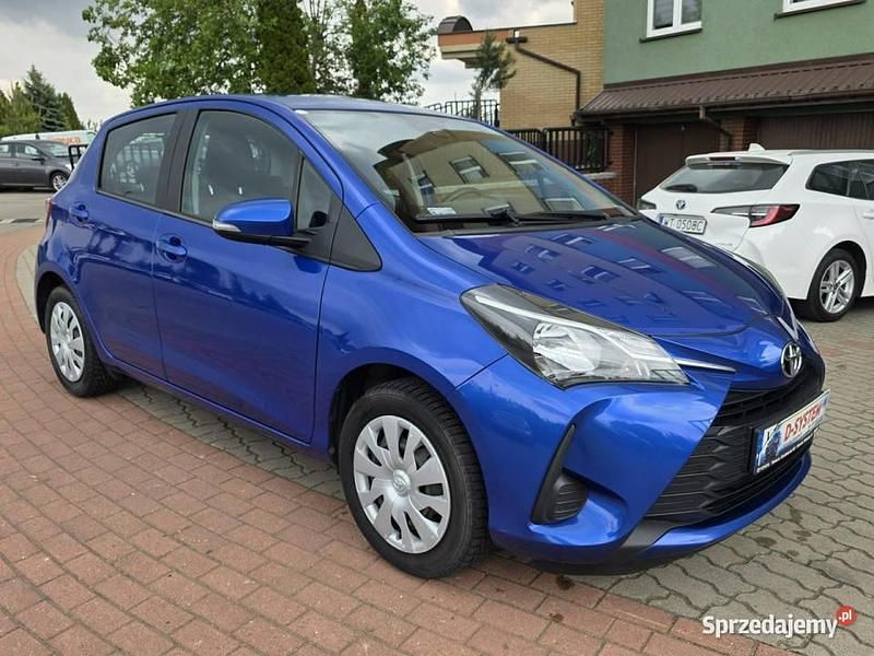 Niebieski (metalik) Używany 2020 Toyota Yaris Hatchback | 39 555 zł (Dobra cena) - Obraz 1/4